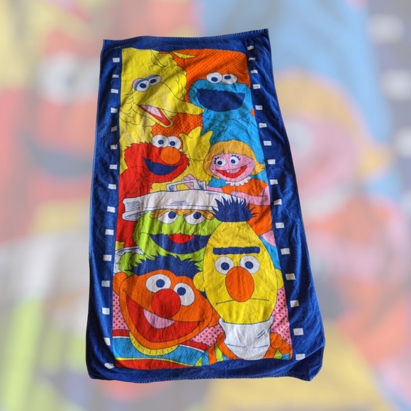 90's Vintage Sesame Street Beach Towel - Picture 2 of 5